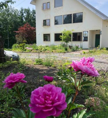Biei Hotel | Inviting Auberge Ninguruforet: Family-Friendly Stay with Breakfast