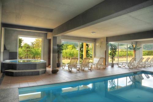 Scherwiller Hotel | Discover Auberge Ramstein: Oceanfront Retreat & Pet-Friendly