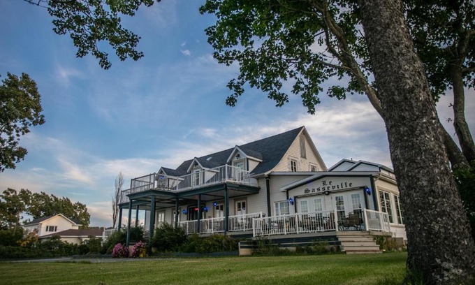 Sainte-Anne-des-Monts Hotel | Experience Auberge Seigneurie des Monts with Ocean View