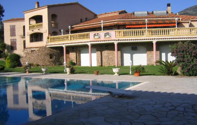 Cuttoli-Corticchiato Hotel | Explore Auberge U Licettu: Pet-Friendly Retreat with Pool