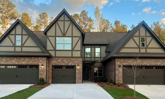 Auburn House | Family-Friendly Getaway at Aubie's Clubhouse with Breakfast