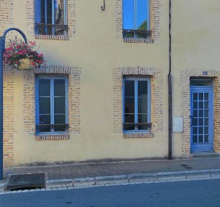 Aubigny-sur-Nere Apartment | Pet-Friendly Aubigny Apartment in City Center - Rated 8.6