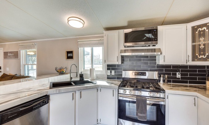 Era House | Family-Friendly Aubrey Getaway Steps from Lake Ray Roberts