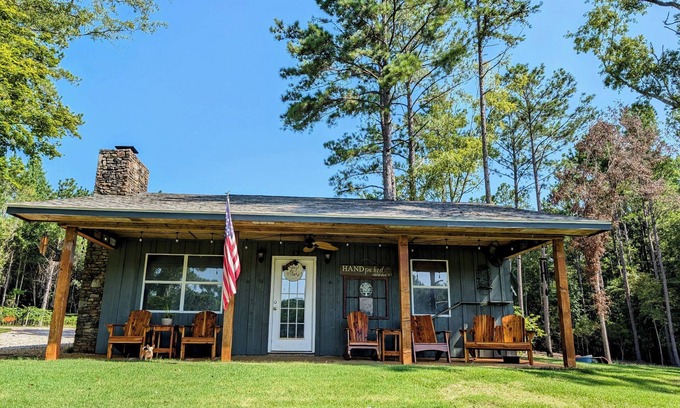Auburn Cabin | Auburn University Private Waterfront Getaway w/WiFi