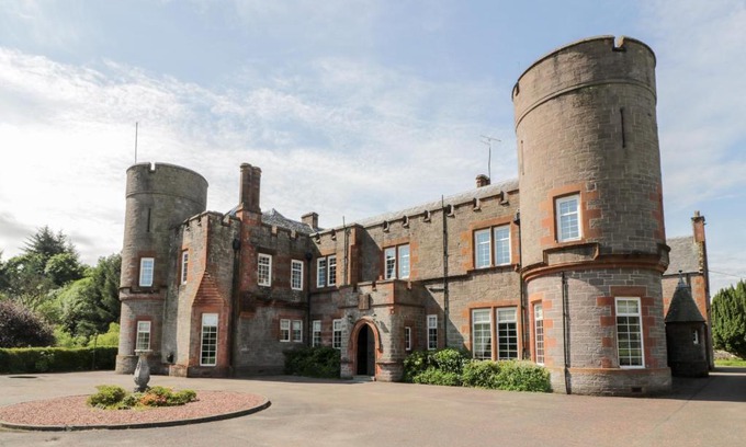 Balfron Apartment | Family-Friendly Retreat at Auchentroig House - 4 Star Stay