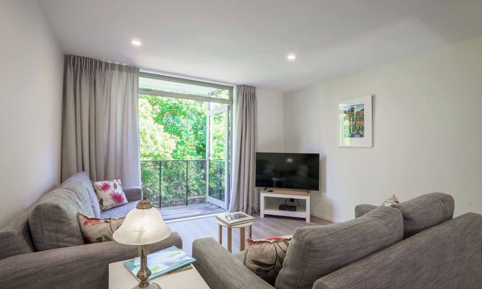 Parnell Apartment | Relaxing 3-Bedroom Home with Hot Tub & Convenient Parking