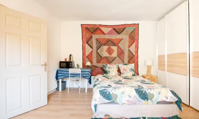 Meyrargues Bed & Breakfast | Enjoy Aude en Provence: Breakfast & Kitchen Amenities Await