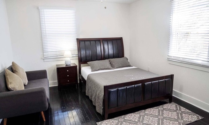 Black Pearl Apartment | Explore Audubon House: 2BR, Pet-Friendly with Pool & Breakfast