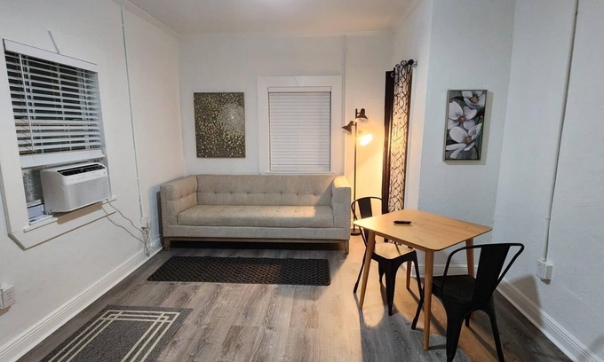 Audubon Apartment | Pet-Friendly Audubon House: Ideal 2-Bedroom Apartment