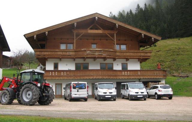 Tux Apartment | Pet-Friendly Aue Ferienwohnung with Top Guest Ratings