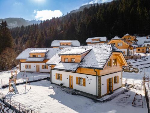 Donnersbachwald Ski Chalet | Top-Rated Auerhahn: Pet and Child-Friendly Retreat