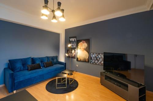 Mitte Apartment | Central 75m2 Balcony Retreat with Breakfast & Family Focus