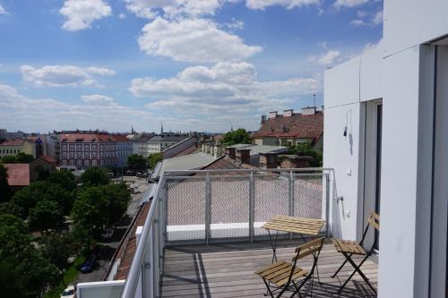 Brigittenau Apartment | Experience Comfort at Augartenblick Penthaus 16, Rated 9.4