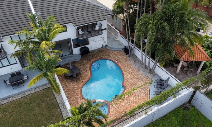 Olympia Heights House | August and September Sale! Private Pool, Grill, Near Coral Gables & MIA Airport