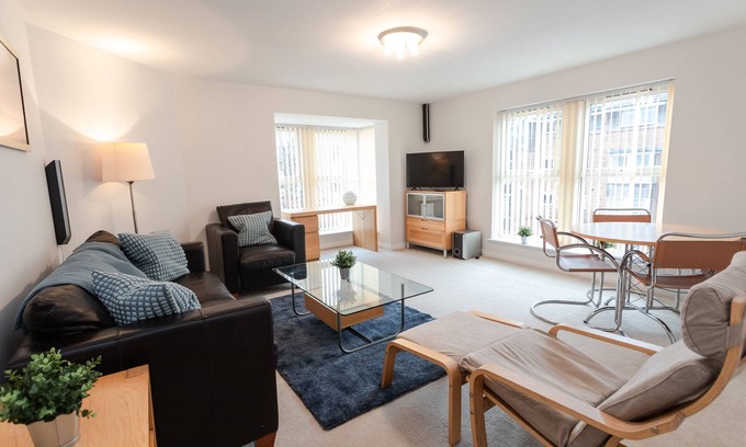 Swindon House | Ideal Long Stay for Contractors with Family-Friendly Amenities