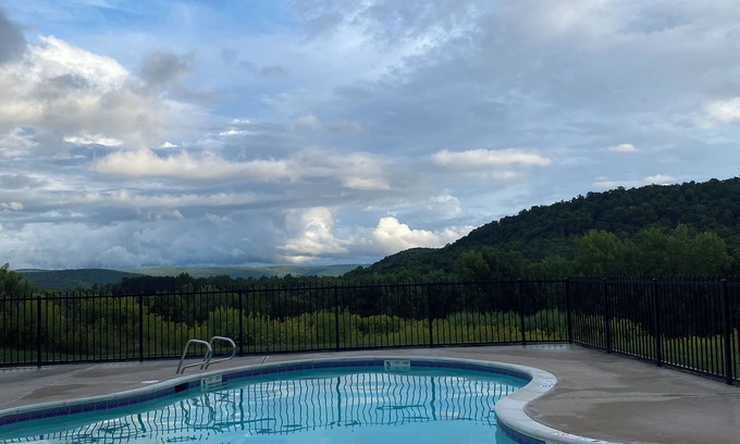 Milford Hotel | Discover August Lodge Cooperstown: Family-Friendly Retreat