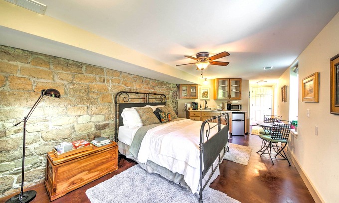 Augusta Apartment | Indulge at Augusta Studio with Spa & Breakfast Included