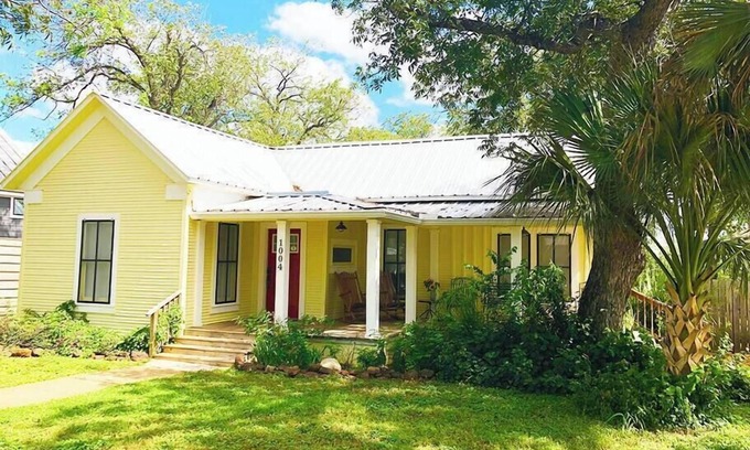 Llano House | Experience Aunt Hattie's Farmhouse with Ocean Views & Breakfast