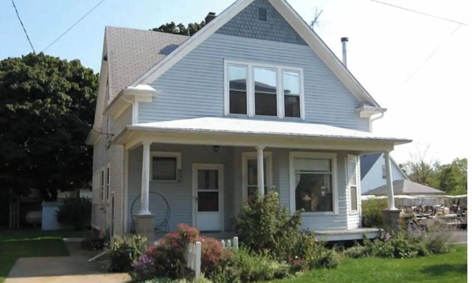 Put-in-Bay House | Discover Aunt Jane's 2: Ideal Family Retreat in Downtown Put-in-Bay