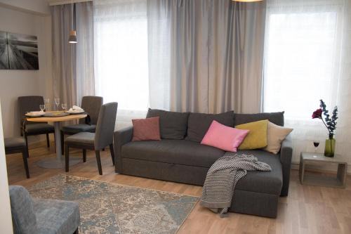 Itainen District Apartment | Comfortable Aurinkolahti Apartment with Hot Tub Access
