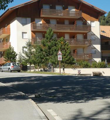 Saint-Etienne-de-Tinee Apartment | Inviting Auron: Cozy Mountain Retreat with Pool Access