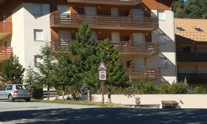 Saint-Etienne-de-Tinee Apartment | Guest Rated 10/10: Auron Mountain Corner Apartment for 6