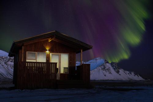 Hornafjörður Cabin | Family-Friendly Retreat at Aurora Cabins - Rated 9.1/10