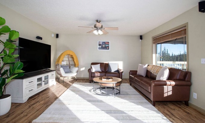 Fairbanks House | Aurora Panorama Lodge- Perfect Retreat 4b2.5b