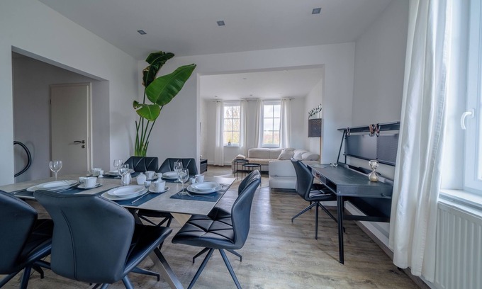 Aldenburg Apartment | Top-Rated Aurora Schaar with Breakfast and Family Amenities