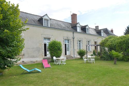 Saint-Martin-le-Beau Bed & Breakfast | Discover Aurore de Beaufort: Pet-Friendly Getaway Awaits