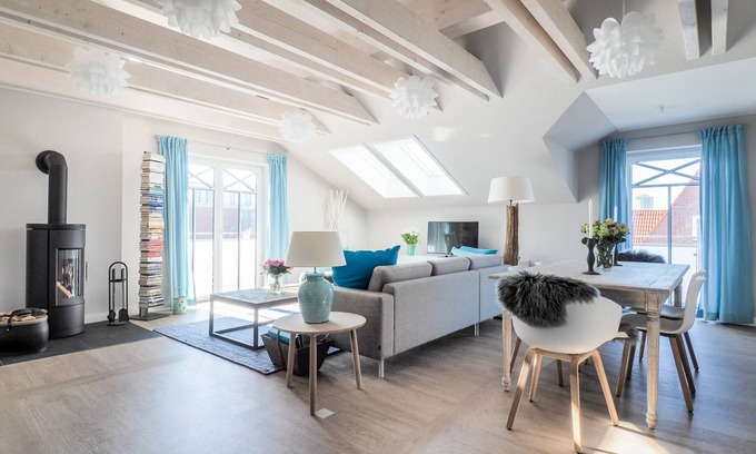 Busum Apartment | Discover Ausguck im Haus Strandpalais: Ocean View Retreat
