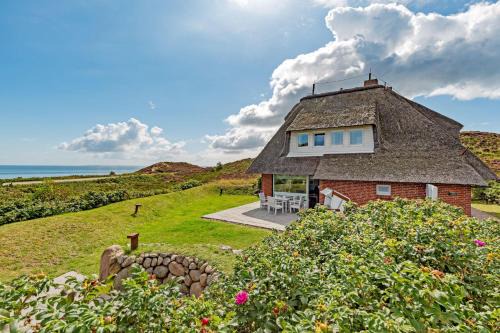 List House | Experience Oceanfront Bliss at Austernblick Hotel