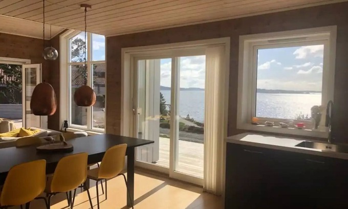 Austevoll House | Austevoll Cottage with Breathtaking Sea Views for Families