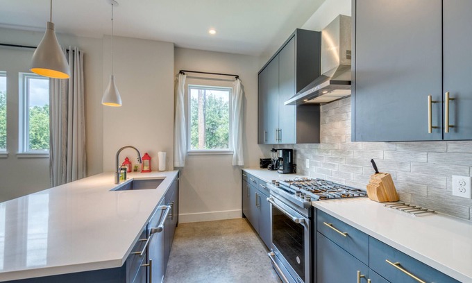 Galindo House | Inviting Austin Townhome with Enclosed Yard, Near Downtown