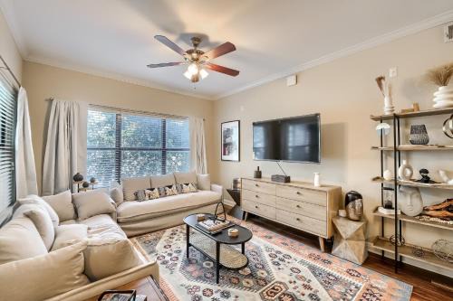West Campus Apartment | Modern 4BR Townhome Near West Campus with Pool & Ocean View