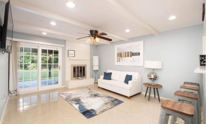 Round Rock House | Ideal Austin Retreat for Large Families with Kitchen & Breakfast