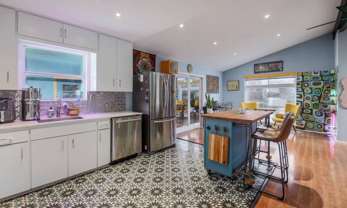 South Manchaca House | Inviting Austin Home with Spa, Kitchen & Hot Tub Access