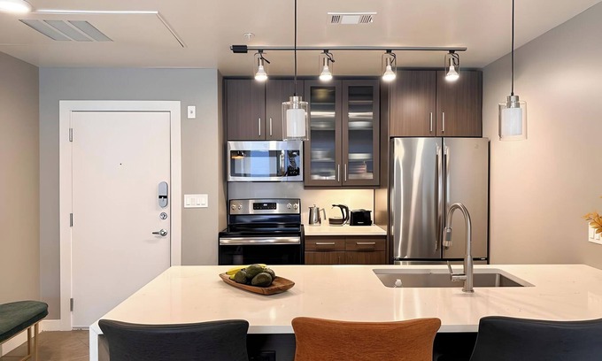 North University Apartment | Cozy 1BR Stay in Austin Downtown with Breakfast Included