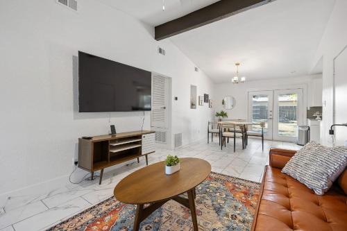 Austin House | Discover Austin Dunstan by Barclé for Your Next Getaway