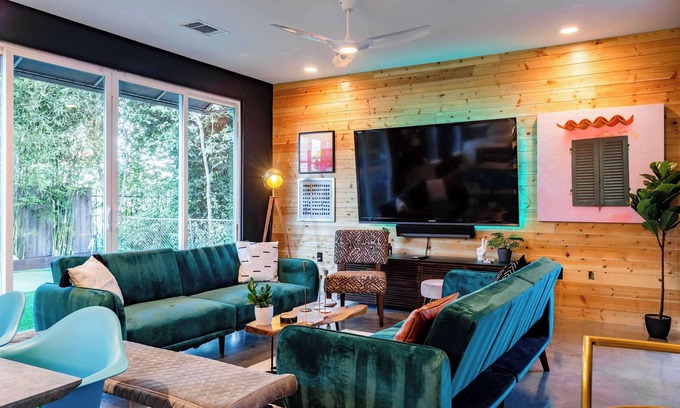 Holly House | Stylish ATX Mansion Steps from 6th Street & Pet Friendly