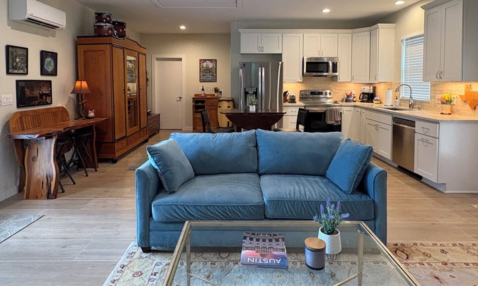 West Oak Hill Apartment | Austin Groove Studio - Private Casita with a Music Vibe