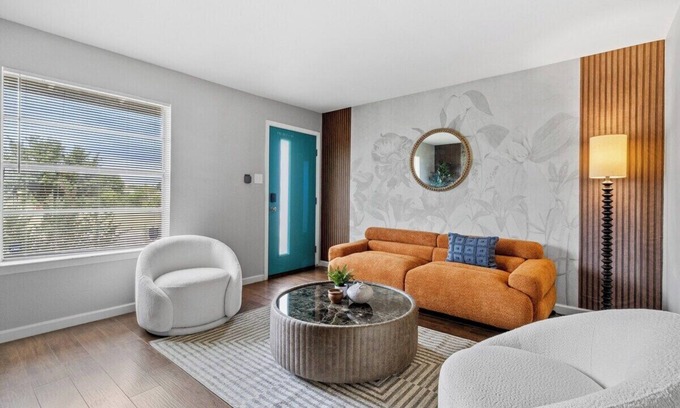 St. John - Coronado Hills Condo | Austin King Suite Mins to St.Davids Hospital. Smart TV's, Fire Places, 3 bedroom