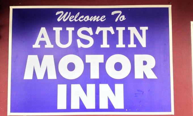 Walnut Forest Hotel | Family-Friendly Retreat at Austin Motor Inn with Pool Access