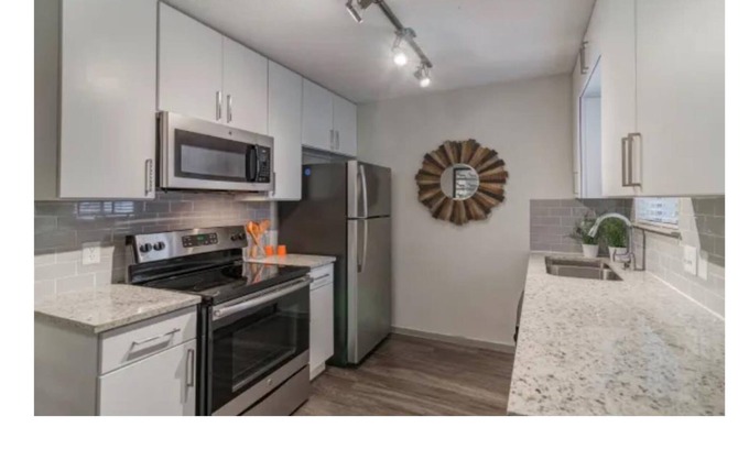Barton Heights Apartment | Inviting Austin Skyline Bungalow with Pool Near Zilker Park