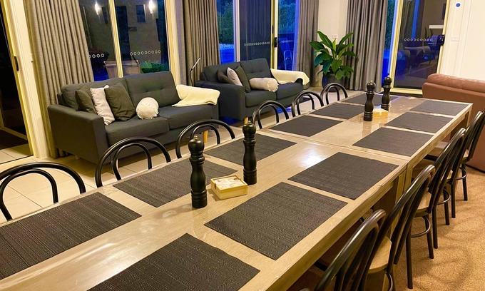 Dennington House | Guest Rated: Austral Place 88 with Family-Friendly Amenities