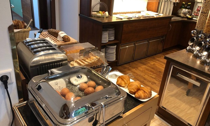 Nonntal Hotel | Explore Austria Classic Hotel Hölle: 4-Star Comfort Awaits