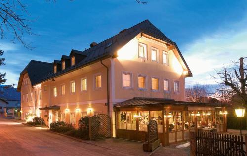 Nonntal Hotel | Discover Austria Classic Hotel Hölle: Pet-Friendly Retreat