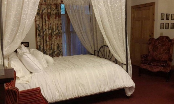 Winamac Cabin | Top-Rated AUSTRIAN ROOM with Breakfast & Kitchen Amenities