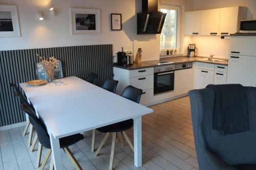 Plau am See House | Scenic Retreat at Auszeit am See - Oceanfront Family Escape