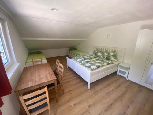 Bad Ischl Apartment | Top-Rated Auszeit Salzkammergut Appartements with Hot Tub